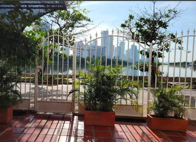 Grande En El Laguito Apartamento *