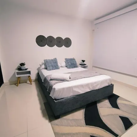 Grande En El Laguito Apartamento *